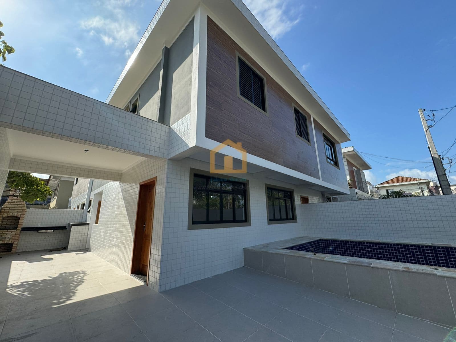 Casa 03 suítes COM PISCINA no bairro Vila Belmiro - Santos/SP