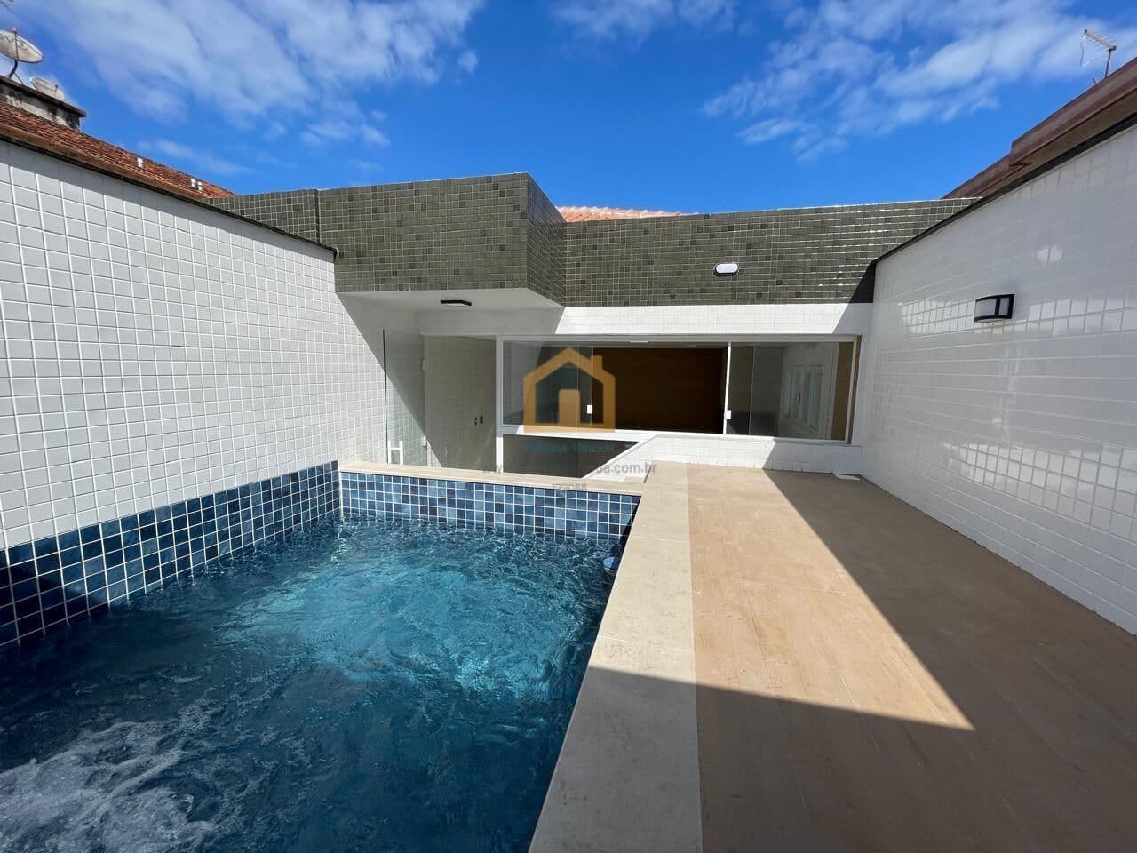Casa à Venda 4 suítes, 234 m², Embaré/Santos/SP