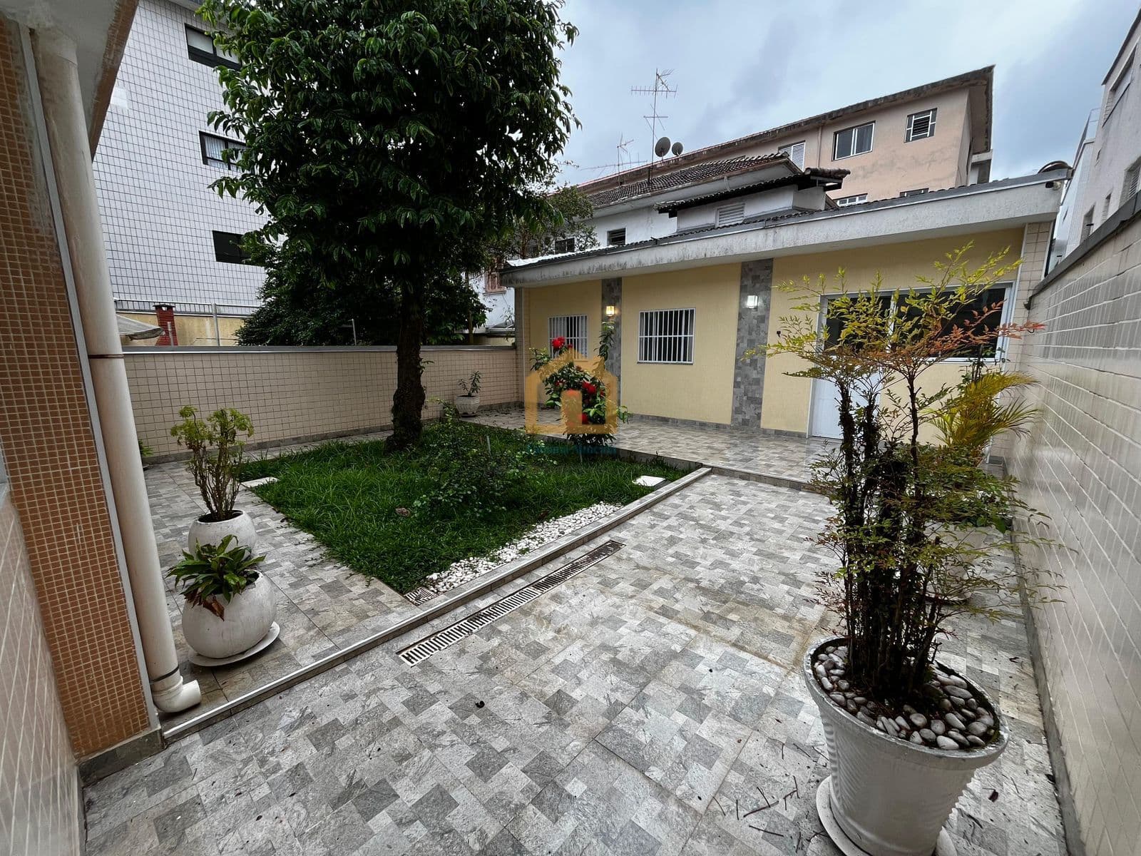 Casa Sobrado 3 quartos amplos à venda no bairro Embaré - Santos/SP