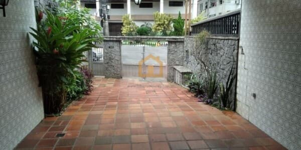 Casa 4 Dormitórios, sendo 1 com Suíte à venda - Boqueirão - Santos/SP