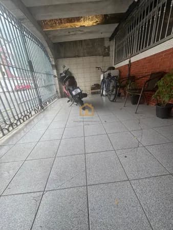 Casa à Venda 2 dormitórios grandes – Marapé, Santos/SP