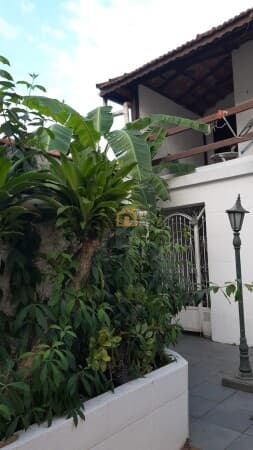 Casa 03 Suítes, uma delas com Varanda à venda no bairro Centro - São Vicente/SP