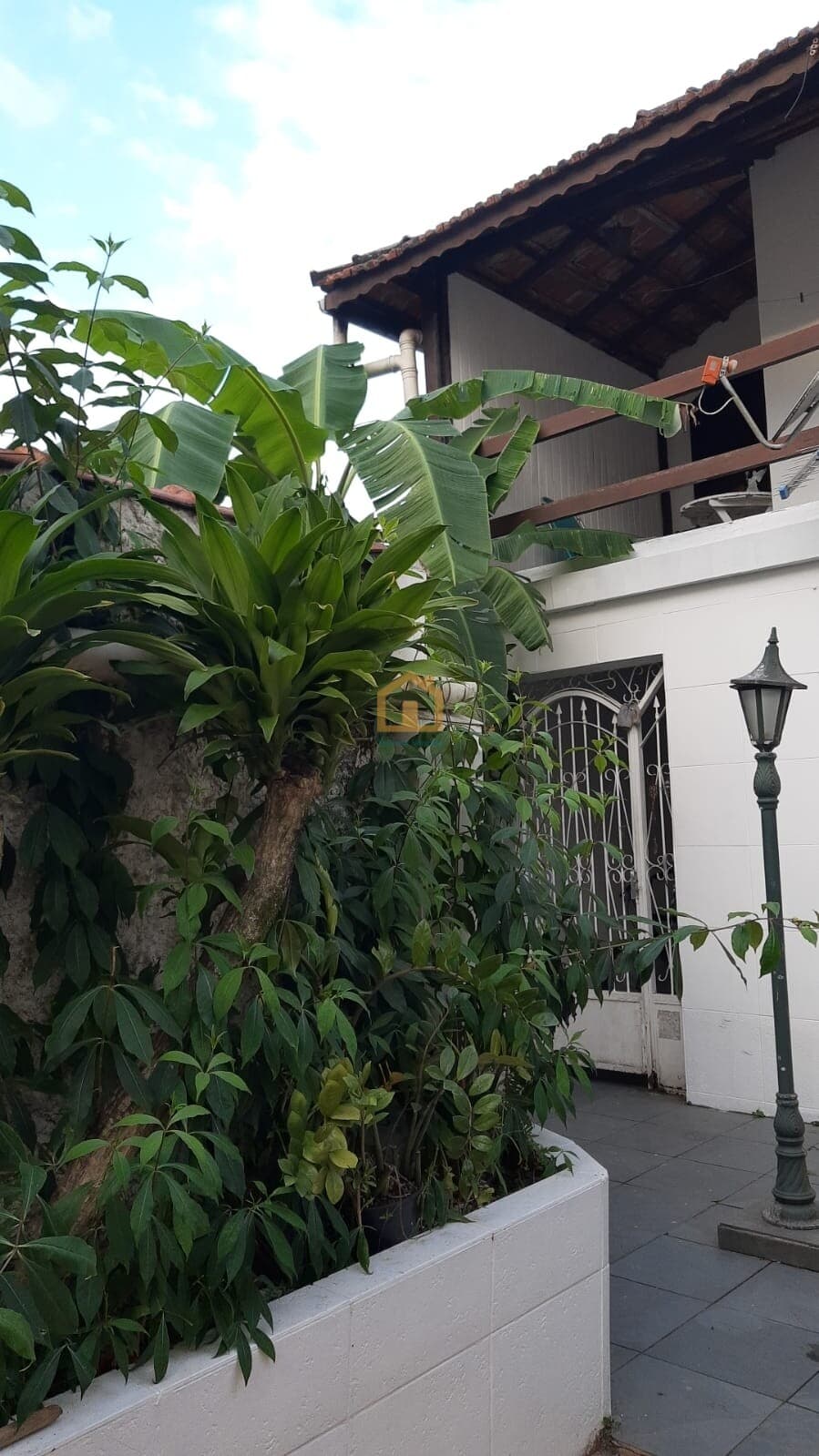 Casa 03 Suítes, uma delas com Varanda à venda no bairro Centro - São Vicente/SP
