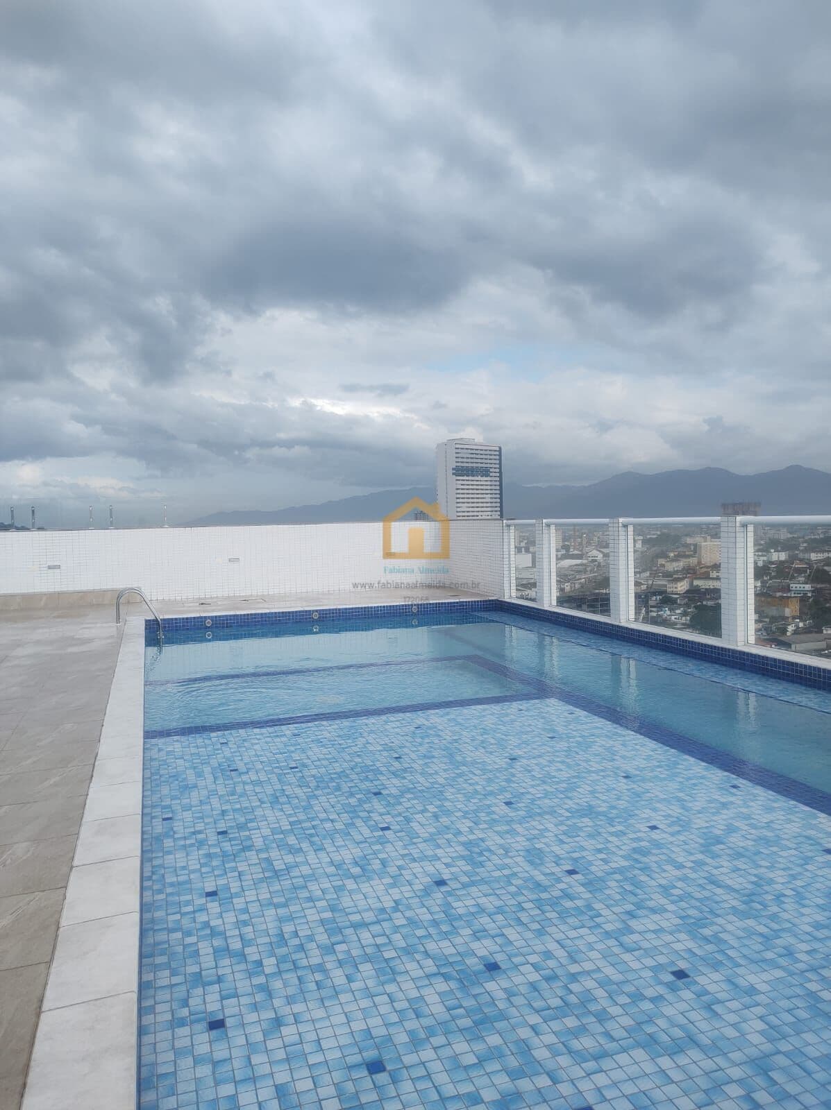 Apartamento 2 dormitórios (1 suíte) - Vista Livre - Bairro Vila Valença - São Vicente/SP.