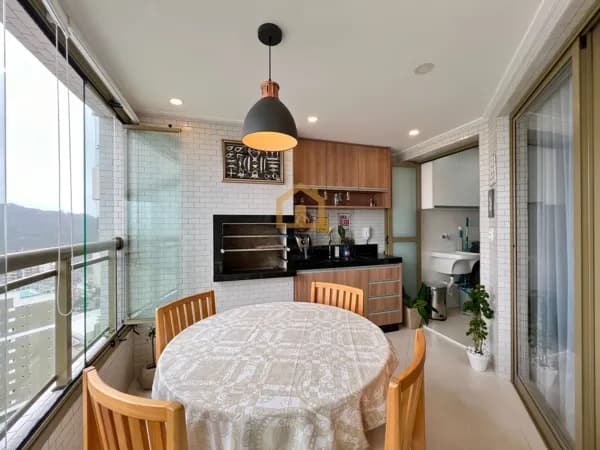 Apartamento 2 dormitórios, sendo 1 suíte, Alto Padrão porteira fechada no bairro Canto do Forte - Praia Grande/SP