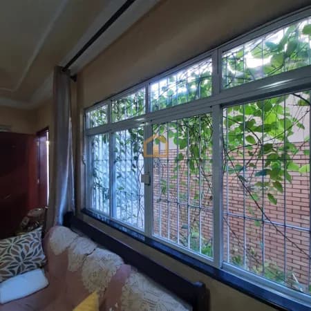 Casa Sobreposta Térrea à venda, no Bairro Vila Valença, em São Vicente.