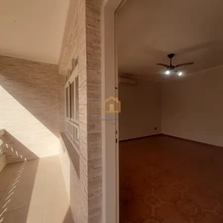 Casa Sobreposta Alta à Venda – 3 Dormitórios (1 Suíte) – Encruzilhada, Santos/SP