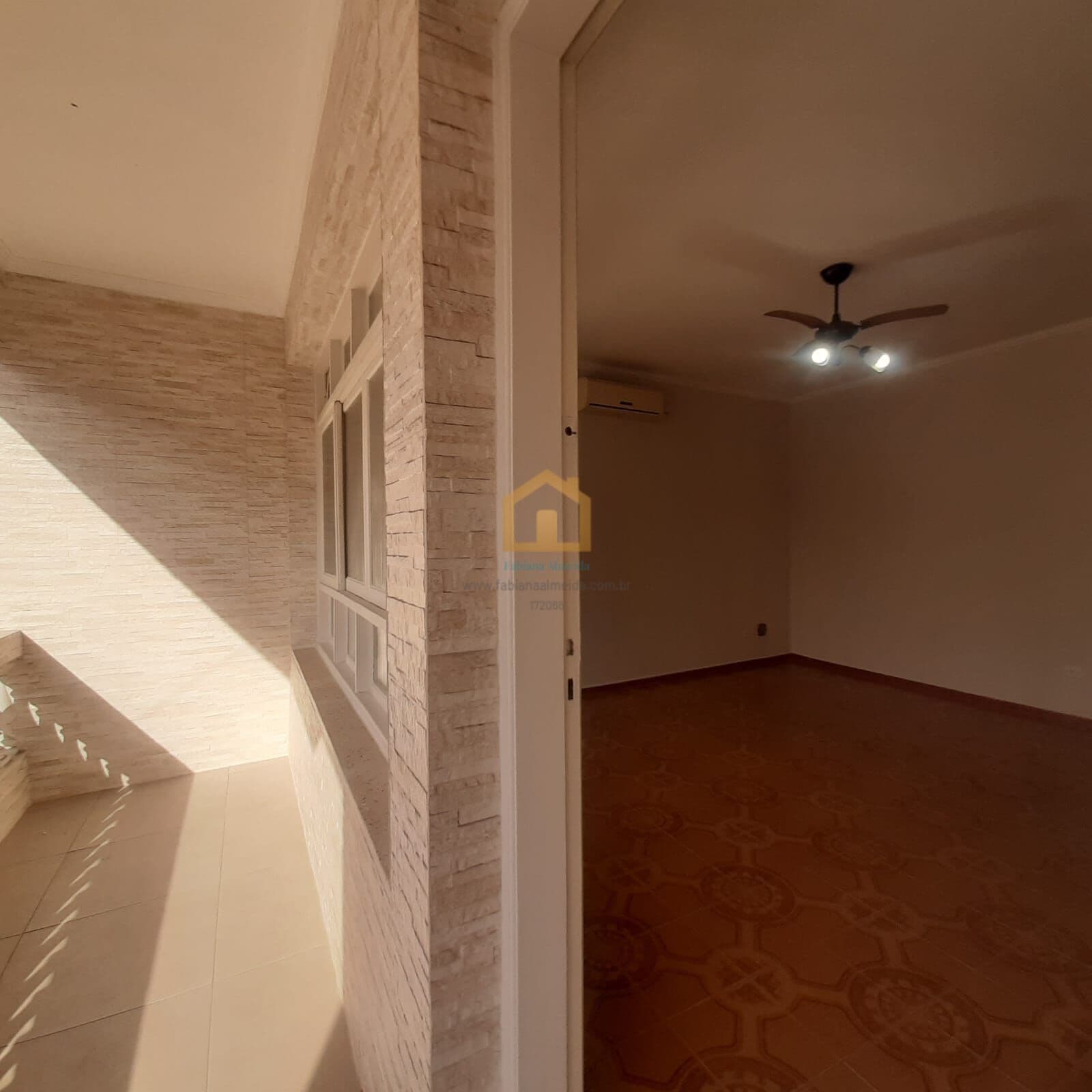 Casa Sobreposta Alta à Venda – 3 Dormitórios (1 Suíte) – Encruzilhada, Santos/SP
