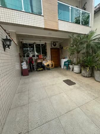 Casa Térrea 4 Quartos | 3 Suítes | Quintal Amplo | 2 Vagas bairro Marapé - Santos/SP