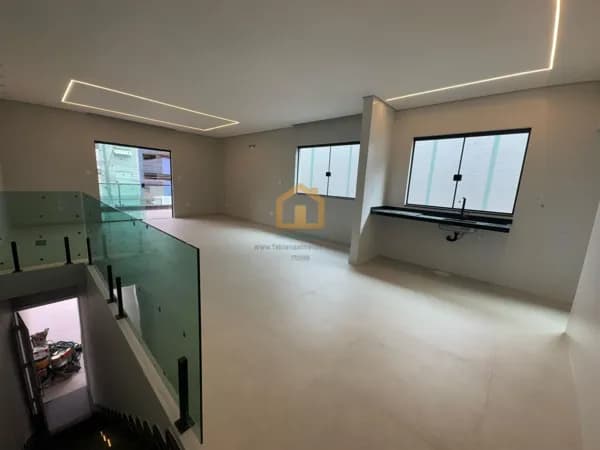 Sobreposta Alta Nova com 3 Dormitórios no Marapé – Santos/SP