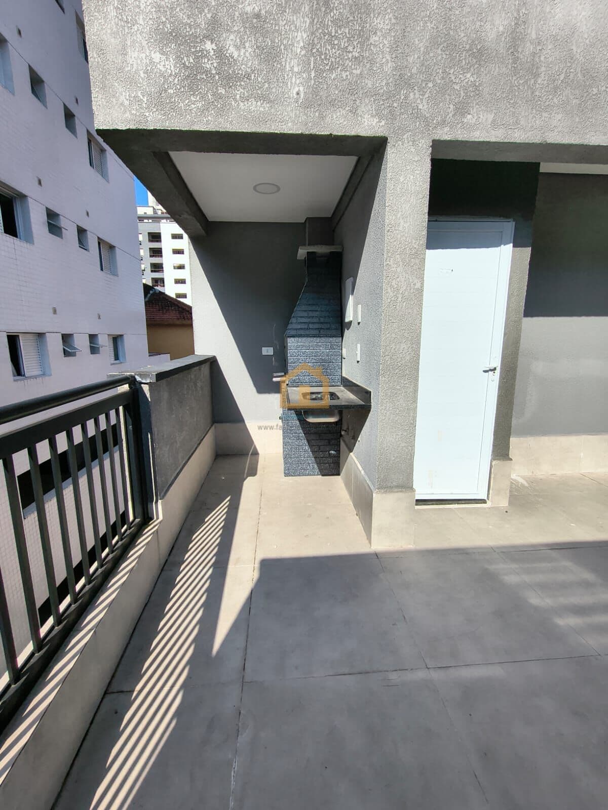Casa 2 dormitórios sendo 2 suites com espaço para fazer piscina Marapé - Santos/SP