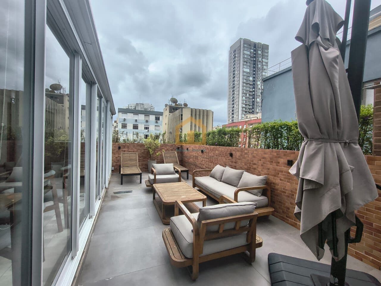 APARTAMENTO GARDEN 3 Dormitórios, sendo 2 Suítes, Porteira Fechada – 188m² – no bairro Gonzaga - Santos/SP
