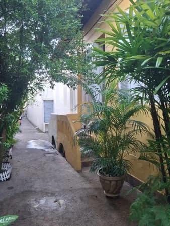 Casa bem conservada, em Vila, no Centro Histórico de Santos/SP.