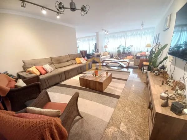 Apartamento à Venda - 3 Dormitórios , sendo 1 Suíte e dependência de empregada completa Vaga Fechada - Boqueirão, Santos