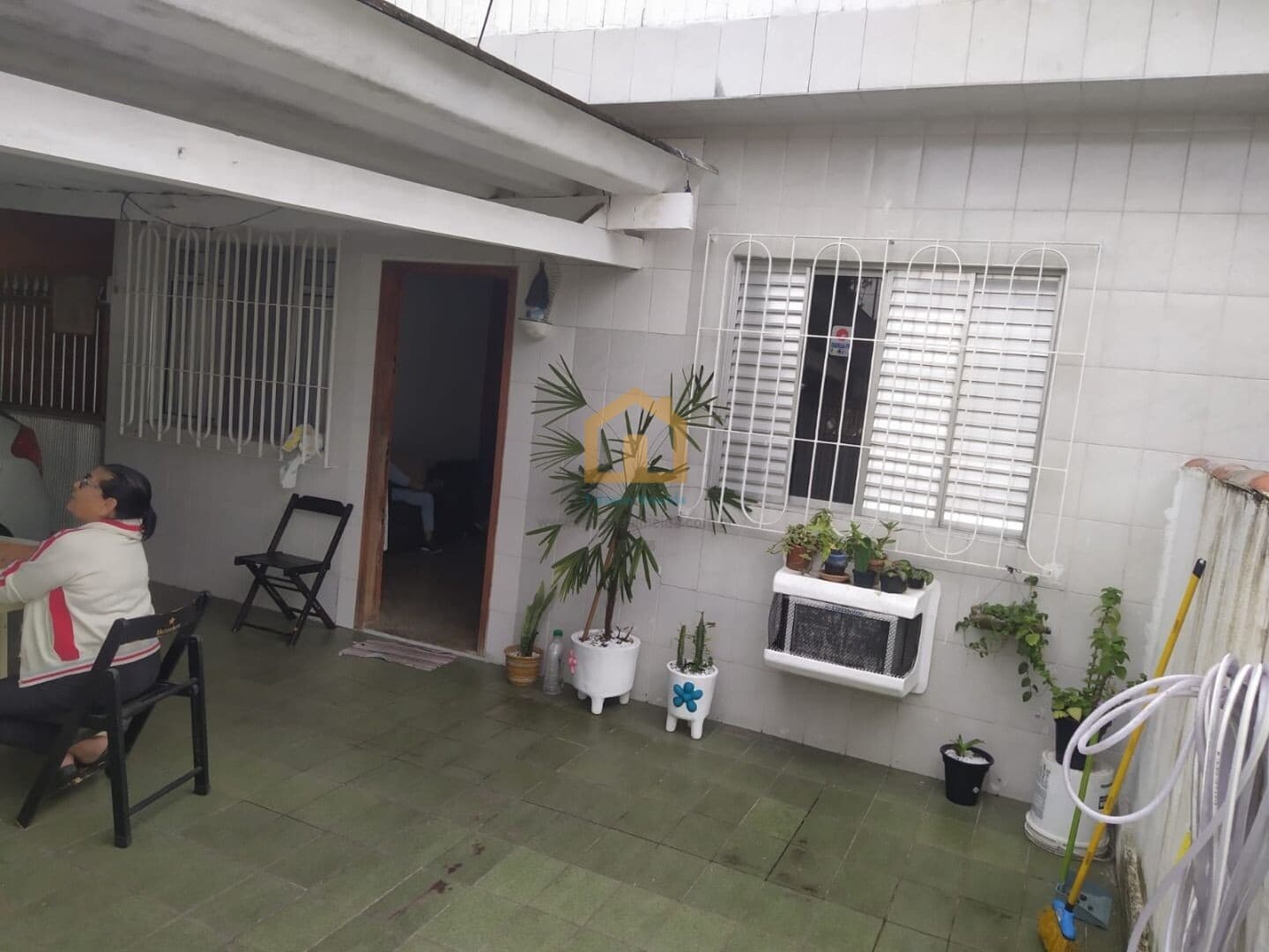 Casa com 3 Dormitórios e 2 Vagas de Garagem - Castelo - Santos/SP