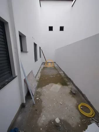 Sobreposta Baixa 3 Dormitórios com Quintal e 2 Vagas de Garagem no bairro Estuário - Santos/SP