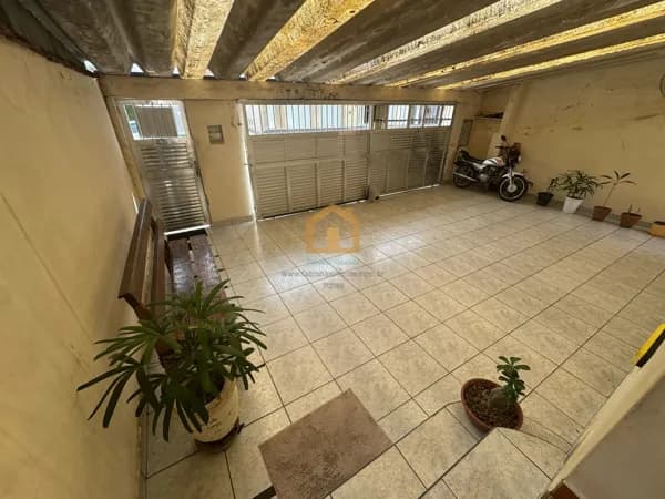 Casa isolada térrea com 2 dormitórios sendo 1 suíte 1 edícula à venda no bairro Marapé - Santos/SP