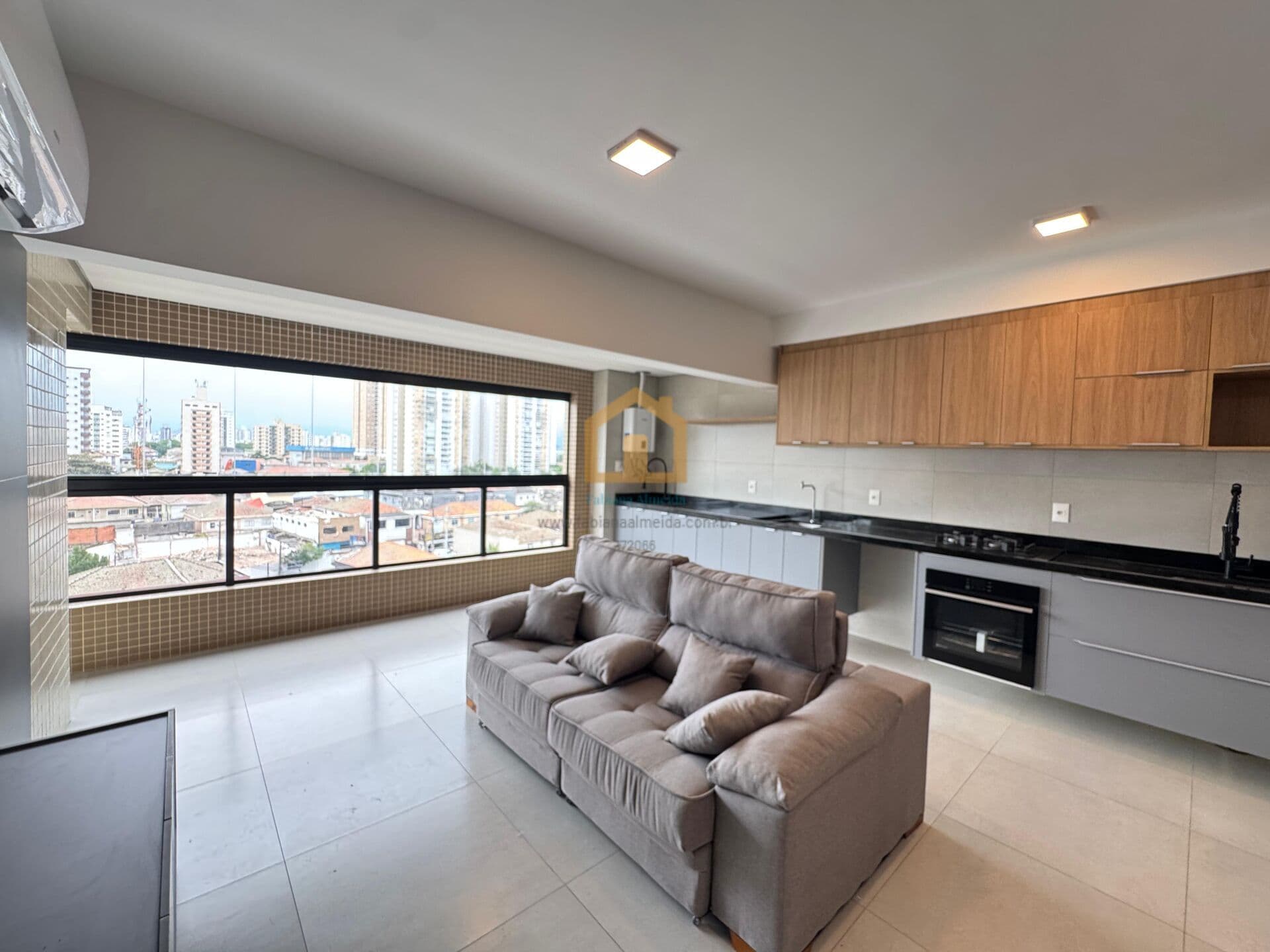 Apartamento 2 Dormitórios, sendo 1 suíte com vaga de garagem demarcada à venda no bairro Ponta da Praia Santos/SP