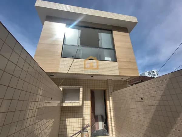 CASA SOBREPOSTA ALTA 2 dormitórios, ambos suítes, À VENDA – MARAPÉ – SANTOS/SP