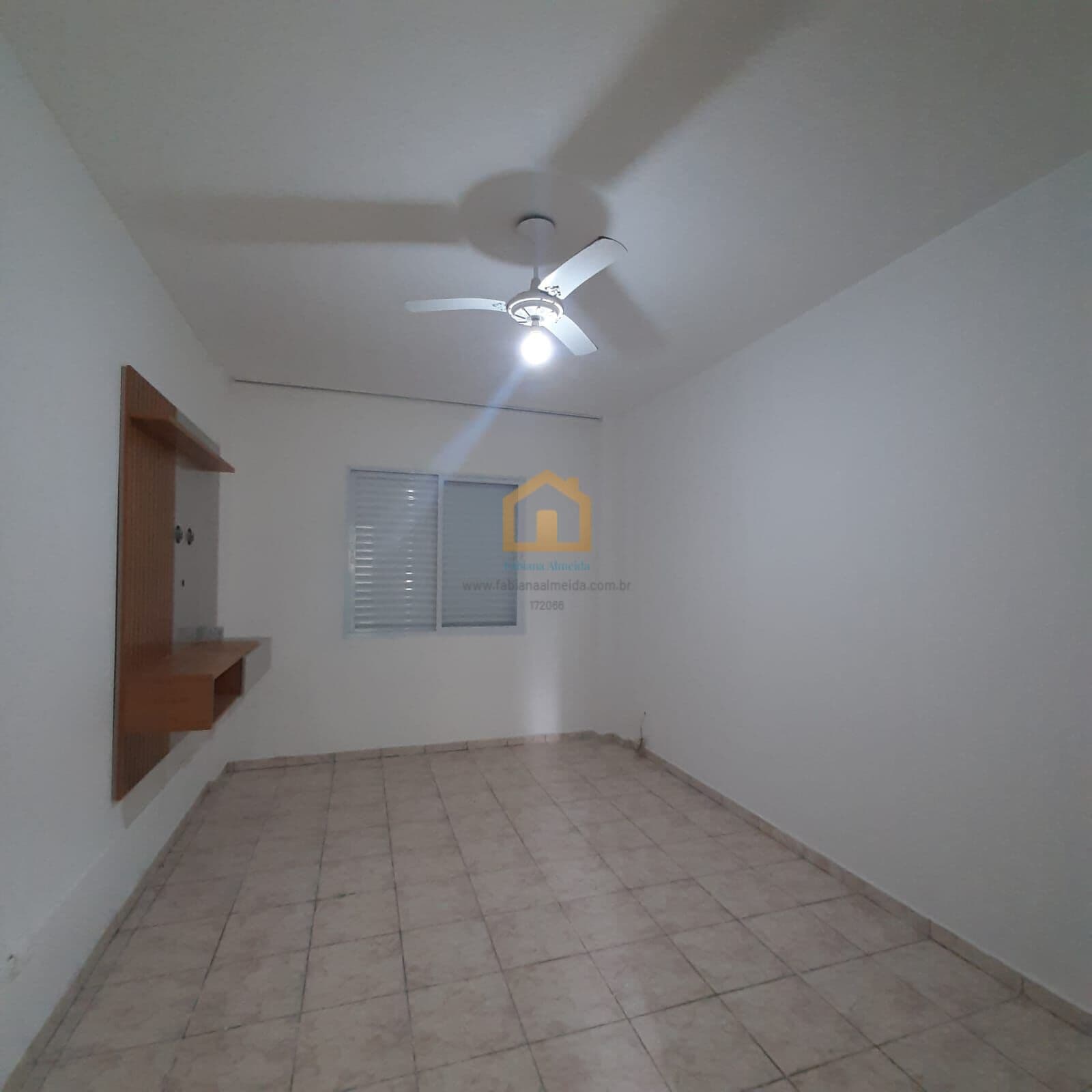 Apartamento Kitnet bem conservado, no Bairro Ponta da Praia, em Santos/SP