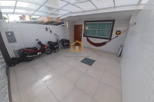 Casa com Piscina e 3 Suítes – à venda no bairro Embaré - Santos/SP