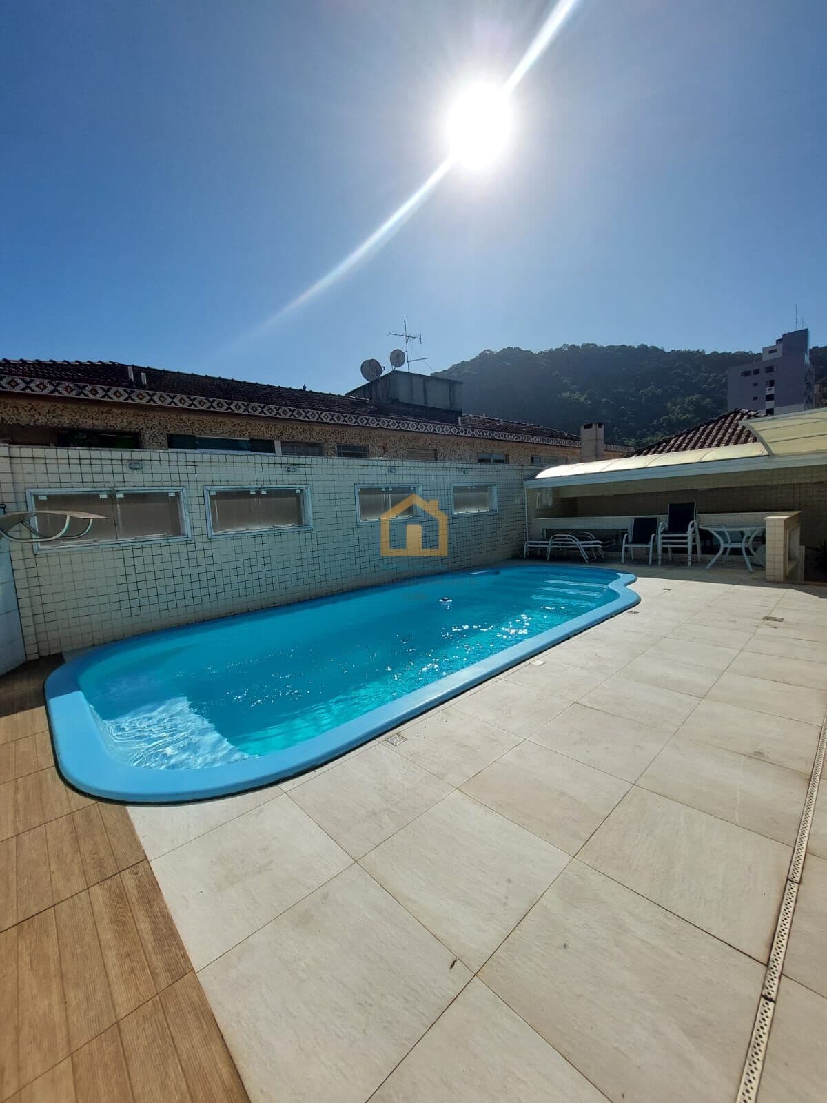 Casa 5 dormitórios, sendo 1 suíte master Piscina churrasqueira à venda no bairro Marapé Santos/SP