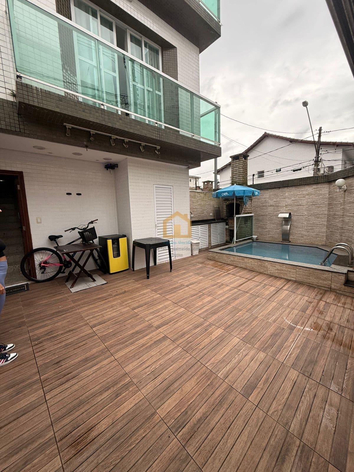Casa sobreposta para locação no bairro Ponta da Praia - Santos/SP