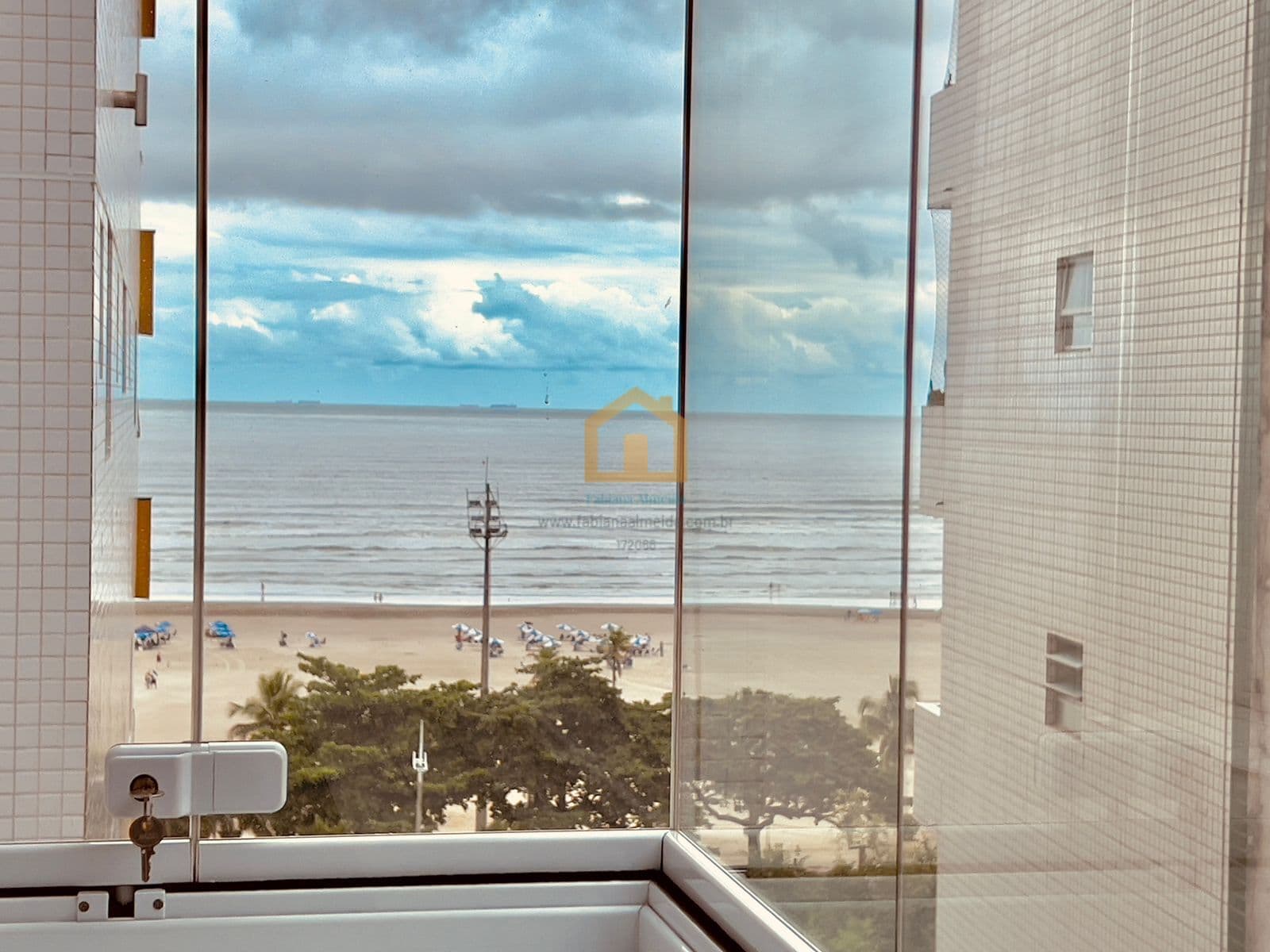 Apartamento 03 dormitórios, sendo 01 suíte - Vista Mar - Santos/SP