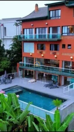 Casa 6 Dormitórios 1.060 m² Condomínio Santa Terezinha – Santos/SP