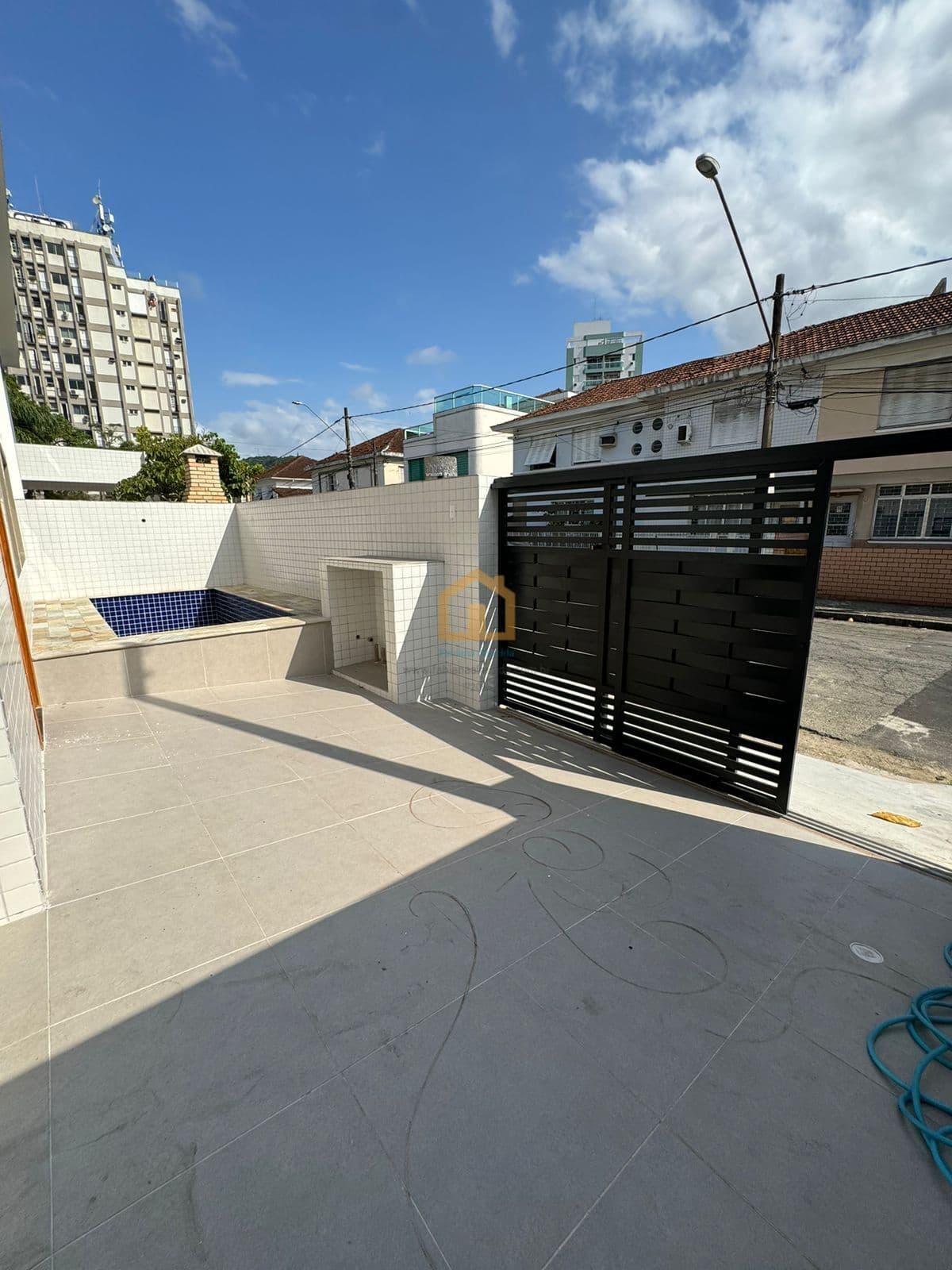 Casa 03 Quartos sendo 01 suíte à venda no bairro Vila Belmiro - Santos/SP