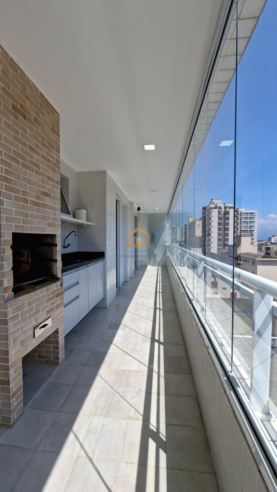 Apartamento 2 suítes confortáveis à venda no bairro Canto do Forte - Praia Grande/SP