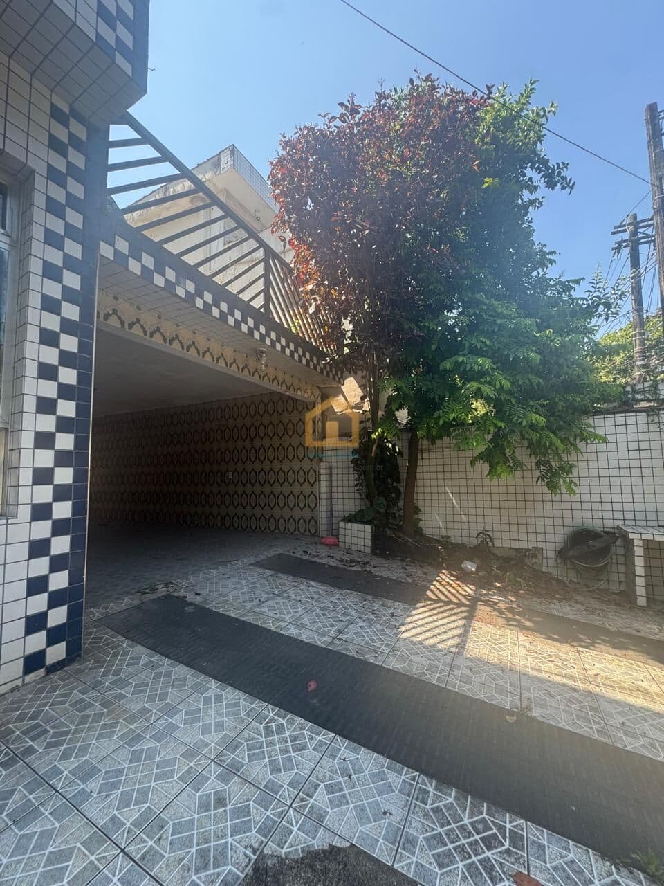 SOBRADO ISOLADO À VENDA 10 x 30 m (300 m²) – MARAPÉ | SANTOS/SP