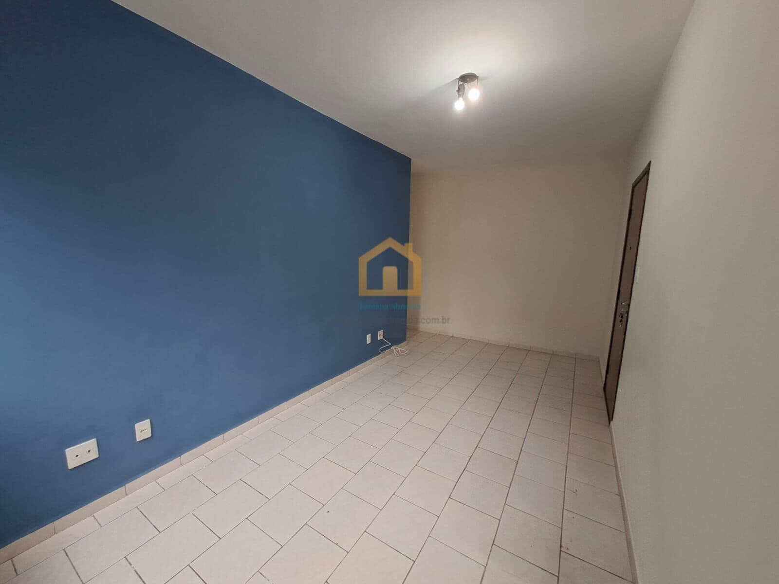 Apartamento bem conservado - Bairro Parque São Vicente, em São Vicente.