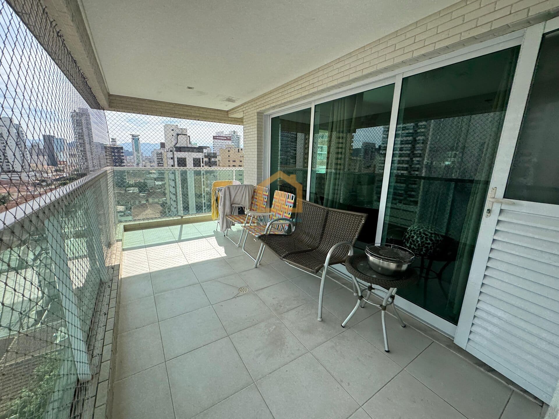 Apartamento Vista Livre | Andar Alto | 3 Suítes | 5 Banheiros – Santos/SP