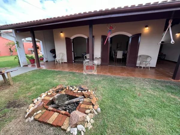 Casa tipo chácara a 50mts do mar