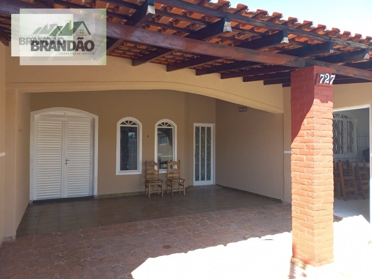 Casa Alvenaria para Venda e Aluguel em Centro Jardim-MS