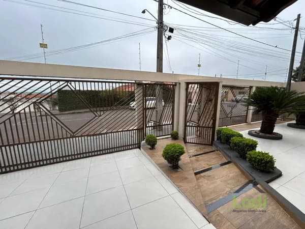 Casa Alto Padrão em Conjunto Habitacional Antônio Euthymio Casaroto, Cambé/PR