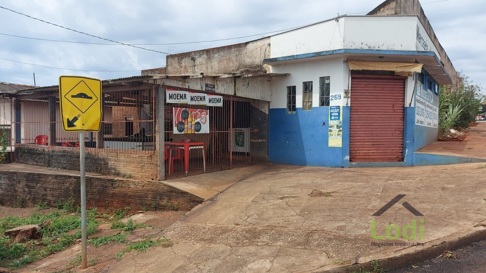 Casa Padrão+Salão comercial