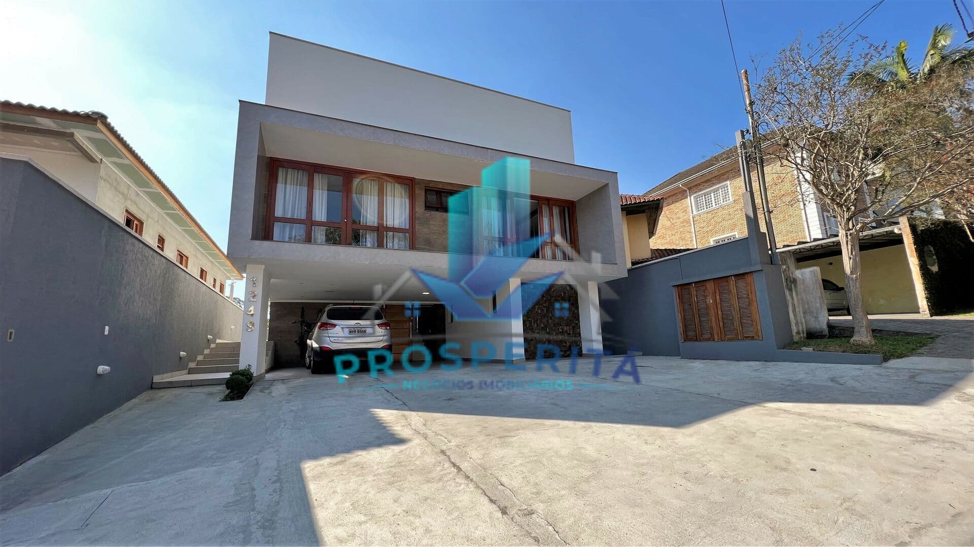 Casa Alto Padrão À VENDA Totalmente reformada e pronta para morar no condomínio SP2