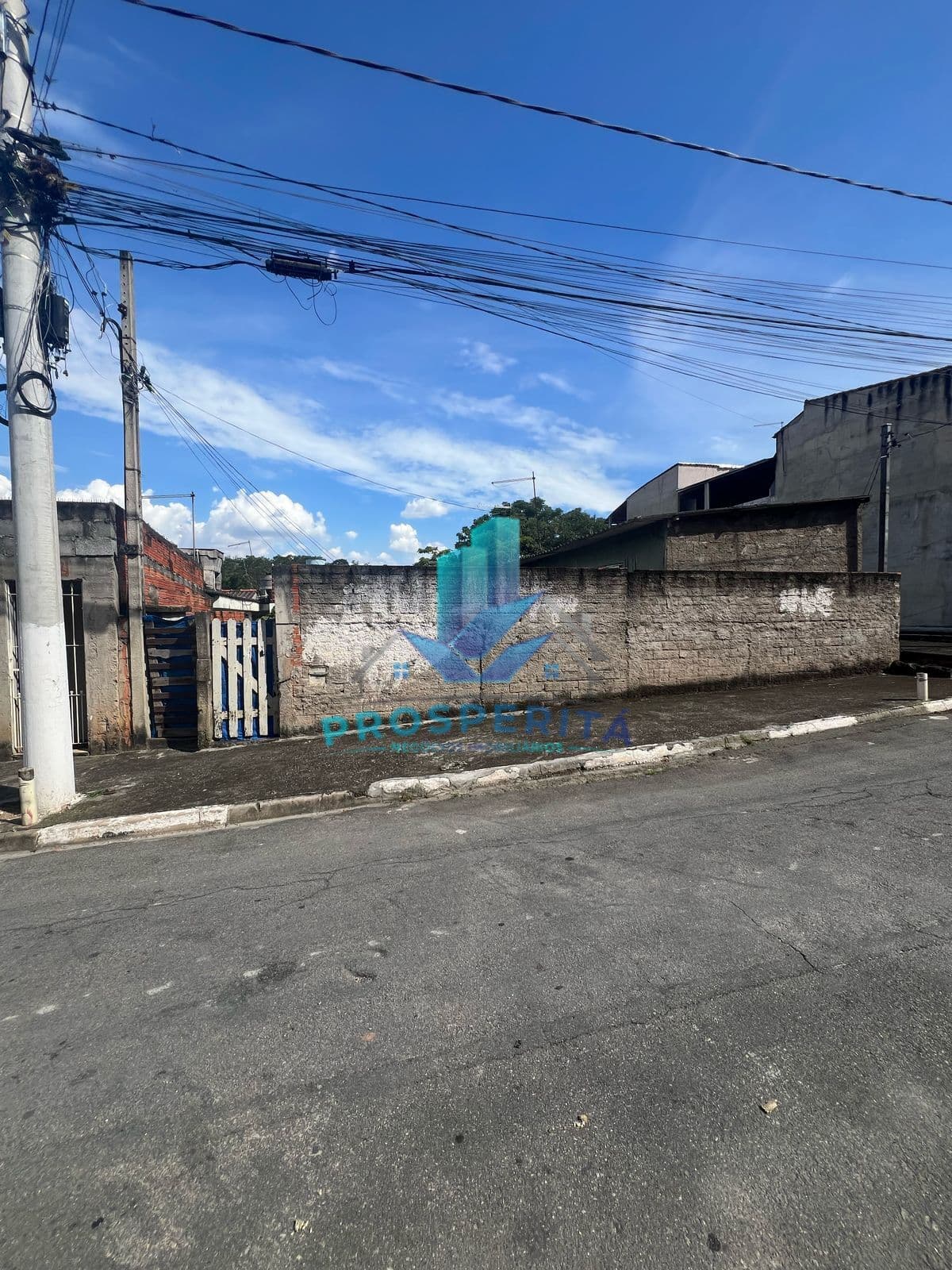 Terreno com 4 casas no quintal à Venda ótima localização - Bairro Barro Branco - Cotia/SP