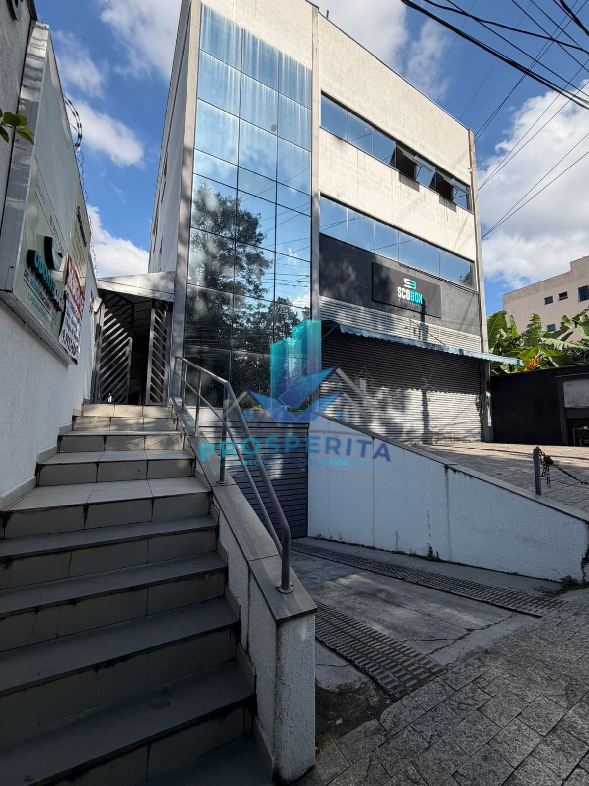 Excelente Sala Comercial na Marginal da Rodovia Raposo Tavares - Granja Viana - Cotia/SP