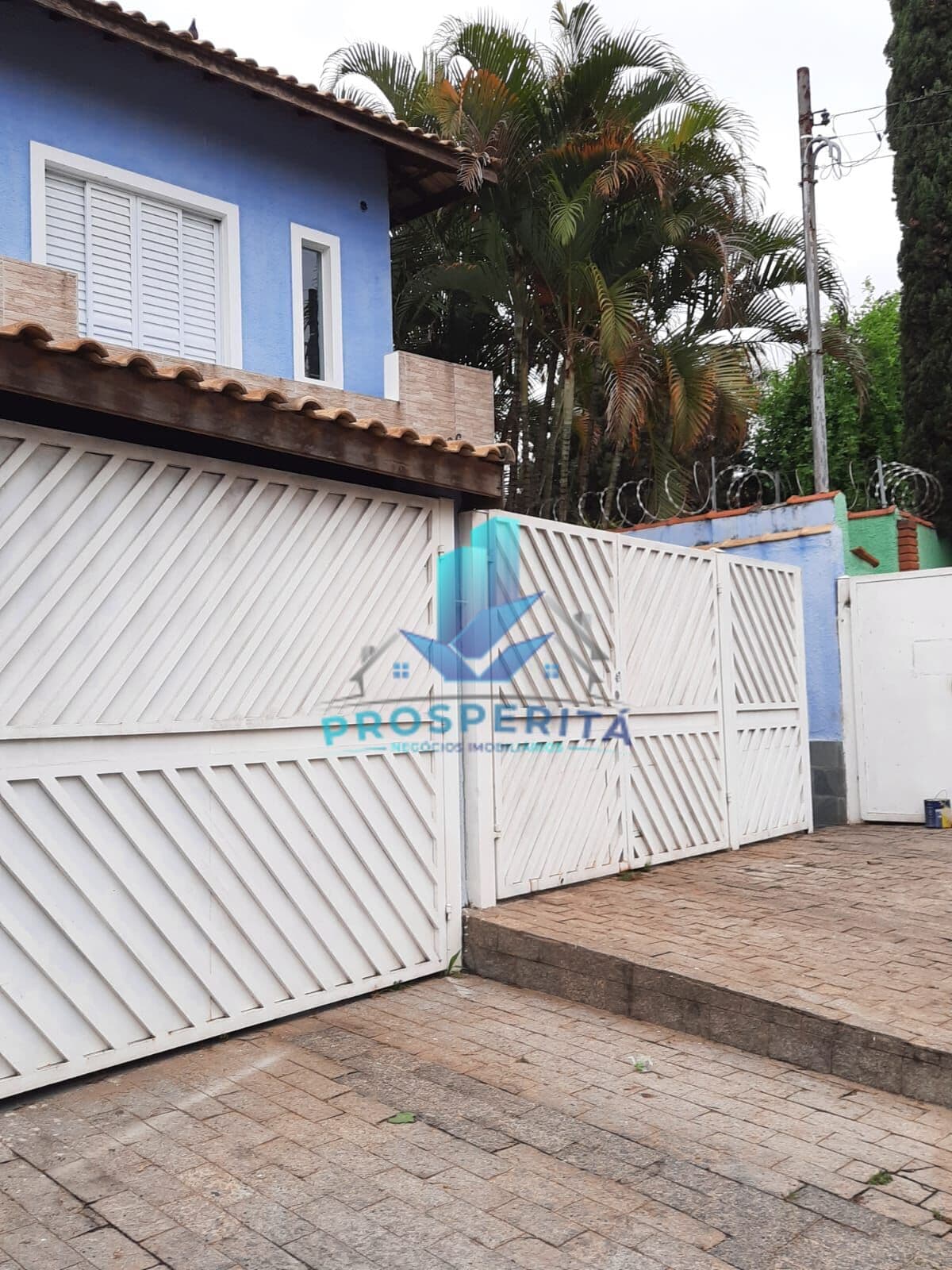 CASA À VENDA COM PISCINA NO JD IPÊ COM ÓTIMA LOCALIZAÇÃO - Cotia /SP