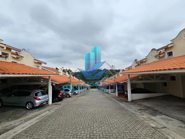 CASA C/ 3 DOMITÓRIOS, SENDO 1 SUITE À VENDA !