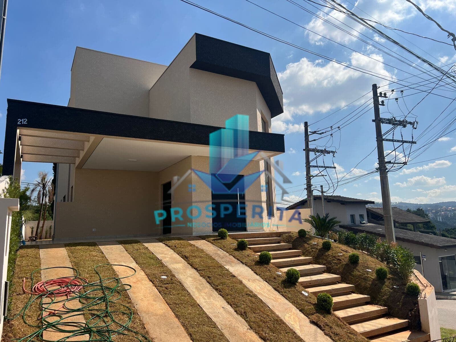Sobrado 4 Suítes 280 m² - à venda Condomínio Lago do Sol Cotia/SP