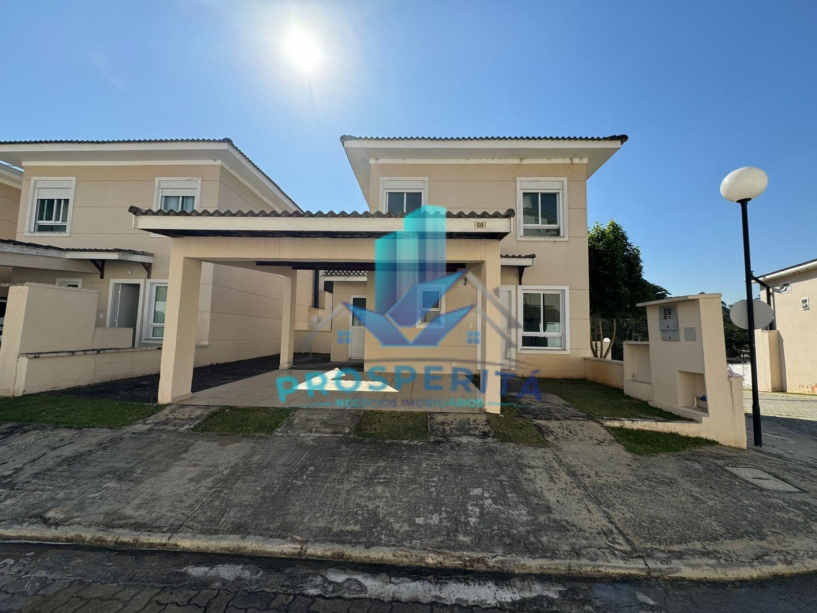 Casa em Condomínio de Alto Padrão no Jd da Glória com 3 suítes e 3 vagas