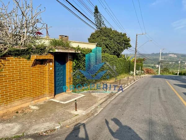 Casa a venda com piscina no centro de Cotia
