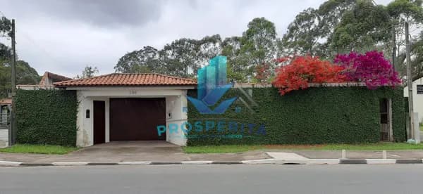 Casa de Alto Padrão na Granja Viana – Terreno Amplo com Grande Potencial de Expansão Comercial e Residencial
