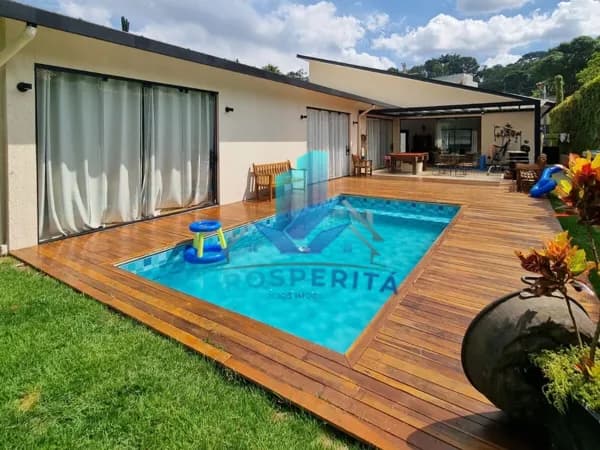 Casa Alto Padrão Nova, TÉRREA c/ piscina, em rua fechada no Miolo da Granja!