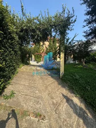 Casa a venda Cond. Colinas de São Fernando - Impecável, 3 dorms / 2 suítes, varanda !