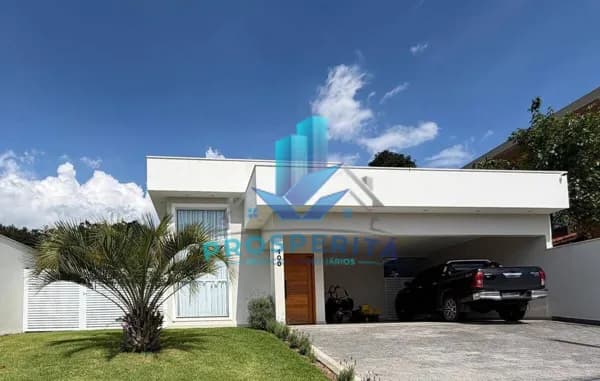 Excelente Casa de Alto Padrão à Venda